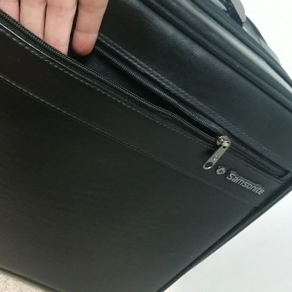 .Samsonite Vinyl Laptop Carry on